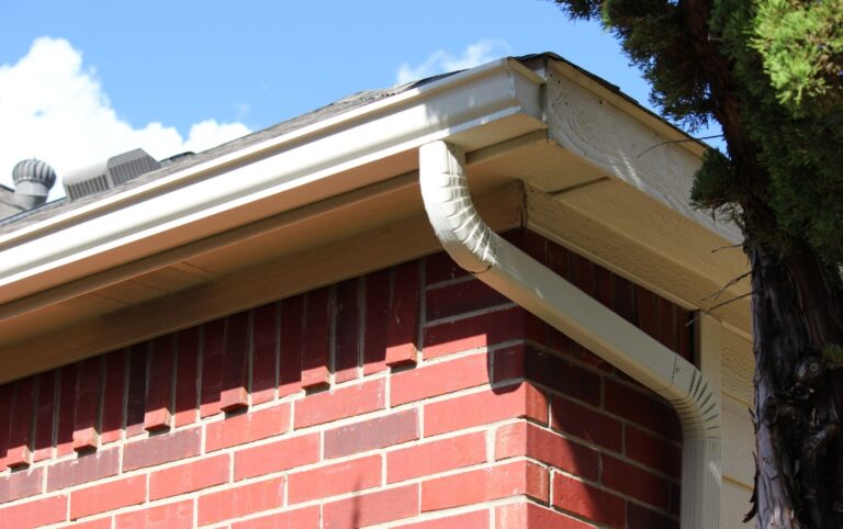 What is the Meaning of Seamless Gutters?